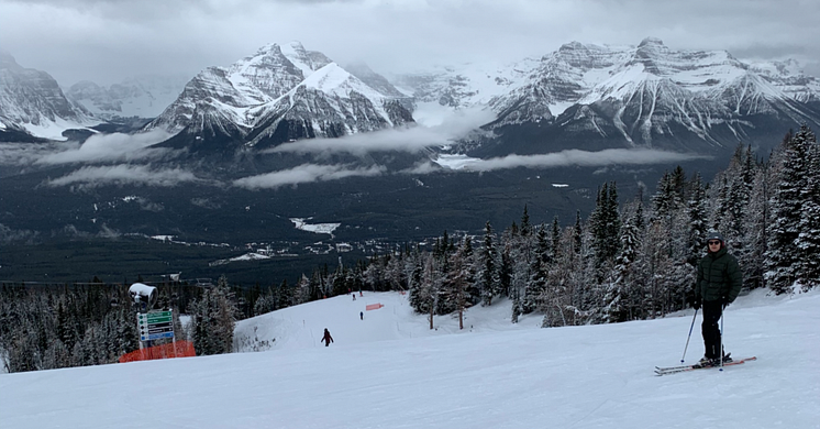 Skiing-Lake-Louise-1400x731