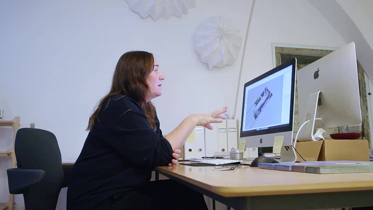 Hur kan AI hjälpa till att formge framtidens museiupplevelse? Häng med när Monica Förster Design Studios skapar rum för vår nya utställning Hyperhuman.