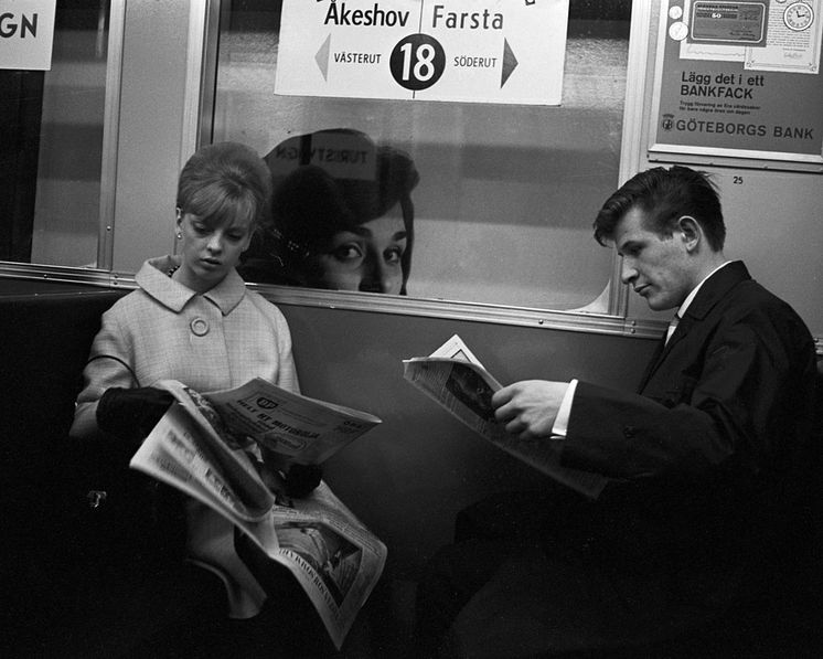 Resenärer i tunnelbanan i mitten av 1960-talet.jpg
