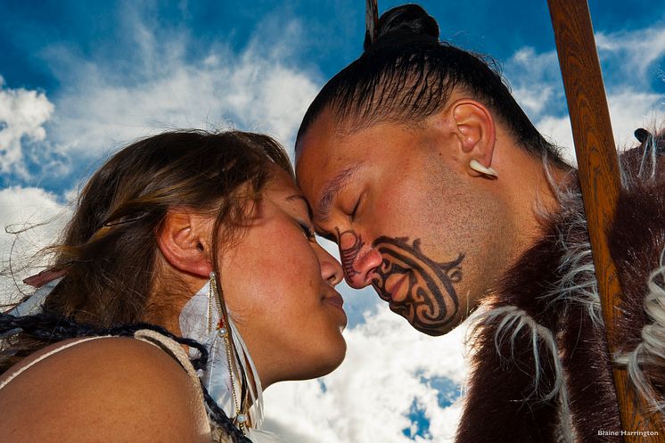 Maorisk hongi - så hälsar du på Nya Zeeland