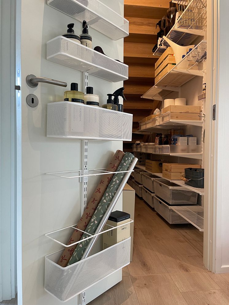 Elfa_On_door_storage_Interior_Click-in_system_Classic_2023_02_1