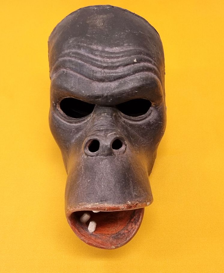 Apmask från Cullbergbalettens föreställning Gamla barn.