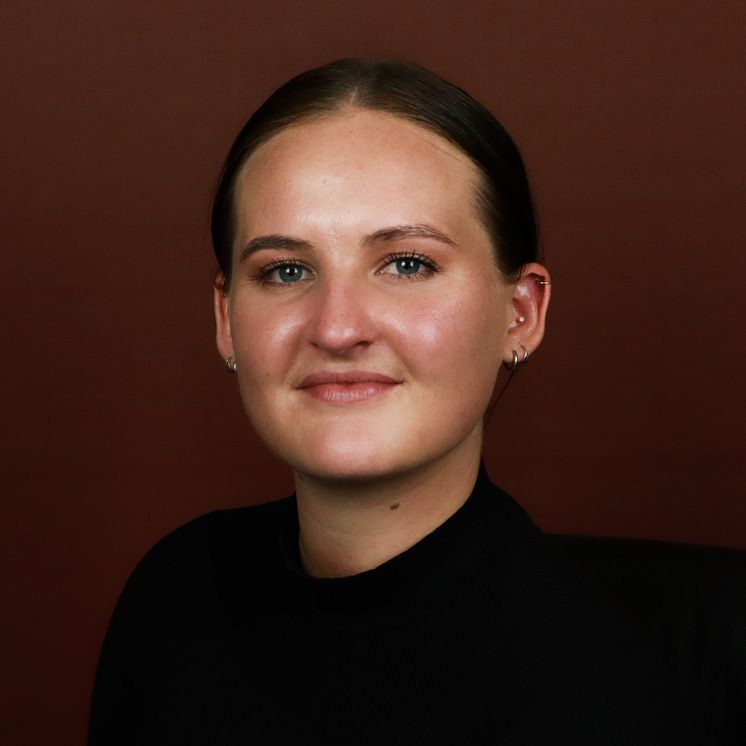 Hannah Headshot