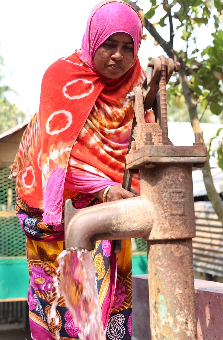 BNG_Chalima-Begum_v3_vattenpump_WASH.jpg