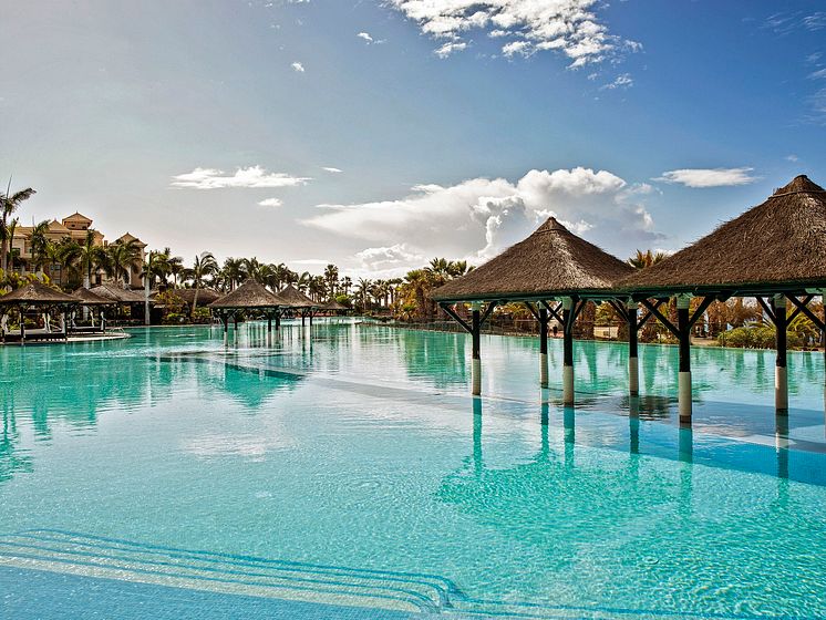 204GranMeliaPalacioDeIsora-Swimming_Pool