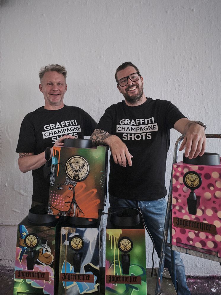 Lasse ”Kaos” Hjertstedt och Calle ”Klive” Winblad från Graffitisthlm.jpg