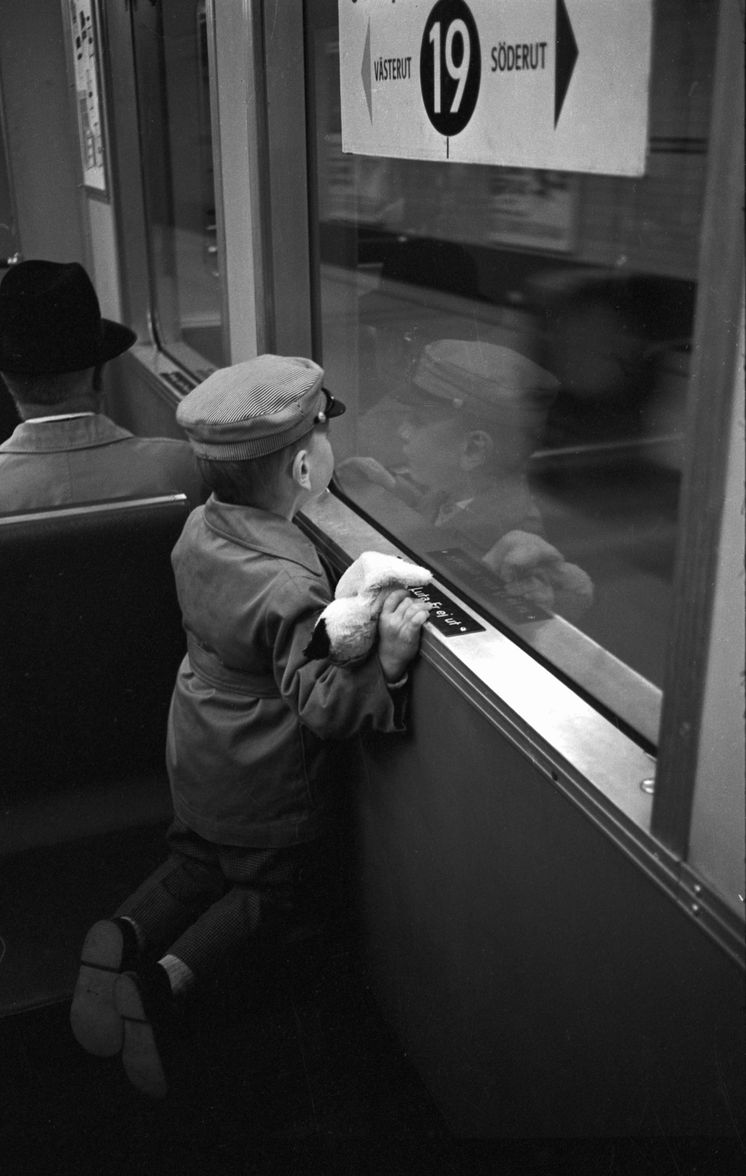 Pojke i tunnelbanan år 1963.jpg
