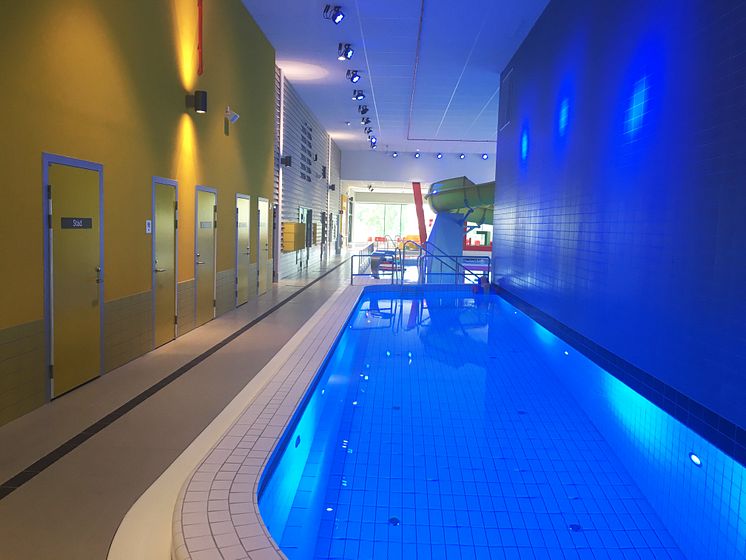 Munktellbadet, bassäng med skiftande RGB ljus