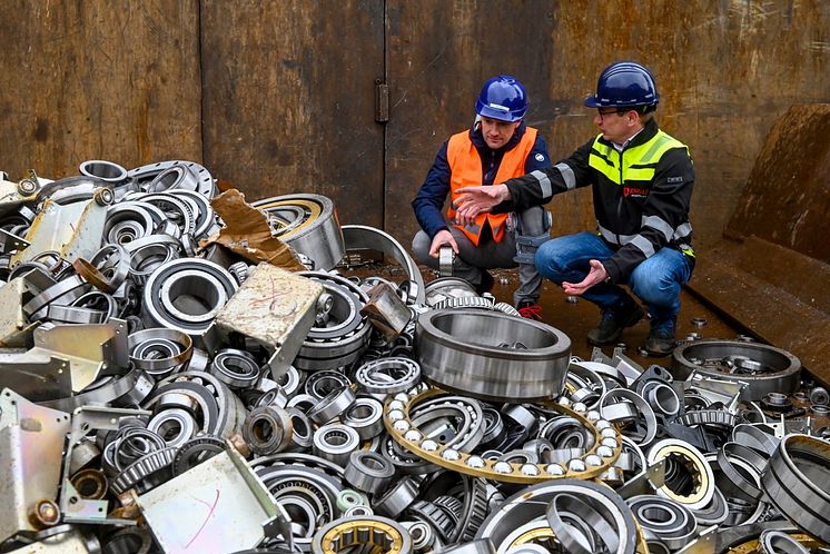 Schaeffler destroys counterfeit rolling bearings 1