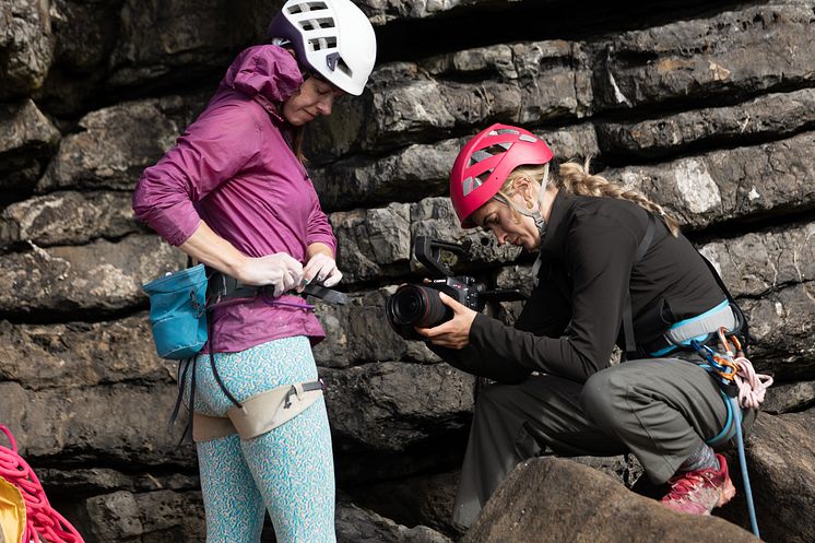 Canon_EOS_C80_Lifestyle_Handheld_use_against_rock_face_64441.jpg