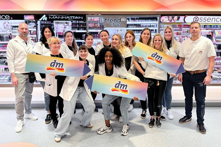 dm-Team_Köln_Neueröffnung_März 2025.jpg