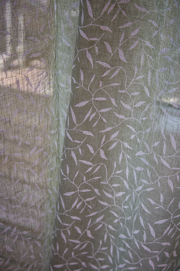 86666-60_2 Curtain Saga LN LT Erika closeup 7318161533484.png
