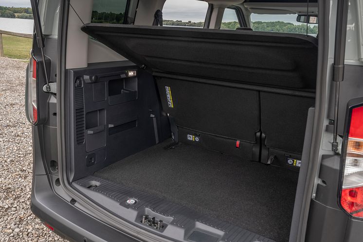 2024_FORD_E-Tourneo_Courier_34.jpg