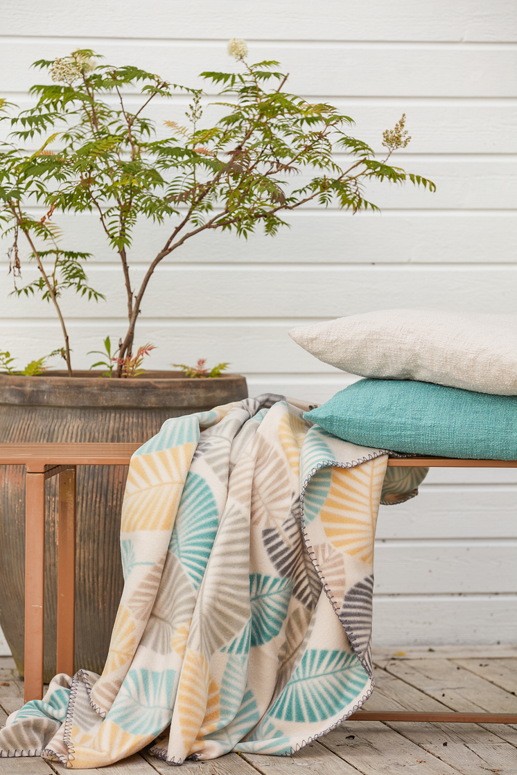 870435-13_1 Fleece blanket big leaf 7318161533934.png