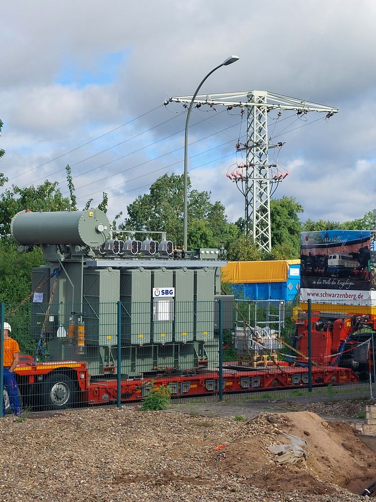 Trafo-Anlieferung Rinteln.jpg