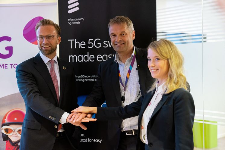 Digitaliseringsminister Nicolai Astrup, adm. dir. i Telia Norge Abraham Foss og Head of Northern & Central Europe Jenny Lindqvist i Ericsson