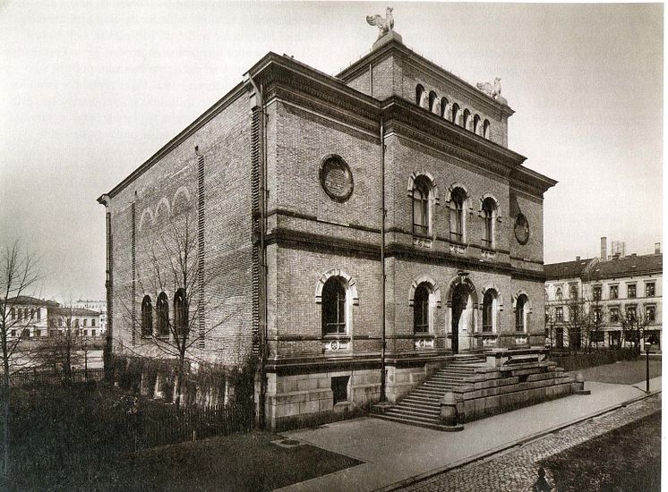 Skulpturmuseet, sett fra Universitetsgata. Antagelig tatt mellom 1890 og 1900. 