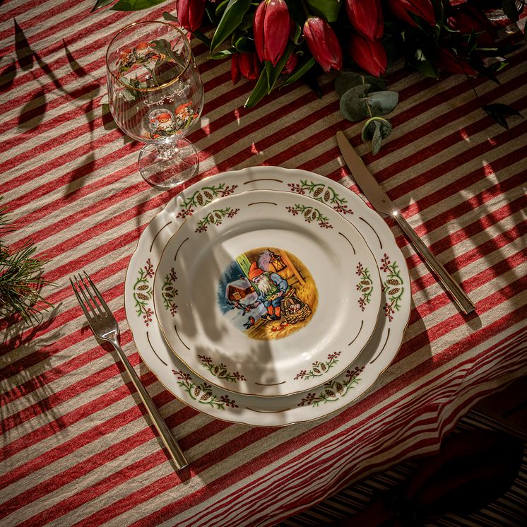 Fyrklövern Gammaldags Jul assiett 21 cm och vinglas, Dine bestick - julinspiration