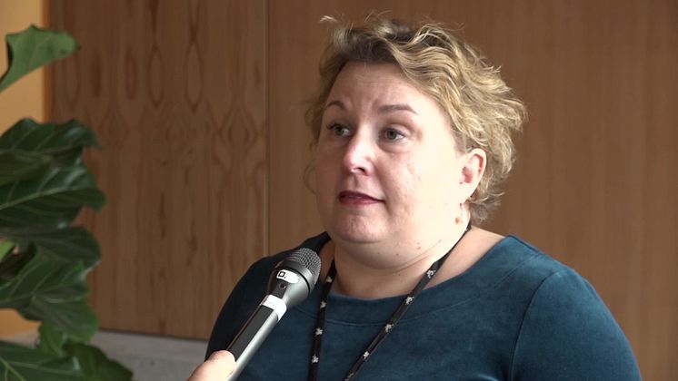 Verksjurist Maria Barkin förklarar vad EU:s återlämnandedirektiv innebär och varför Riksantikvarieämbetet medverkar i nederländsk domstol kring en stulen bok från Kungliga biblioteket.