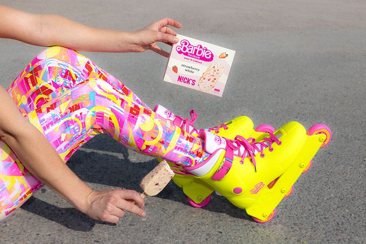 Barbie skates and sw-3