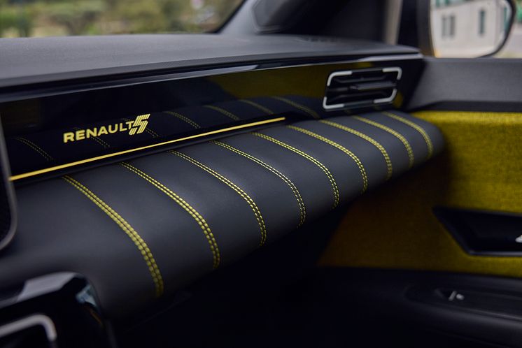 Renault 5 E-Tech electric - iconic cinq version - Pop Yellow! (40).jpg