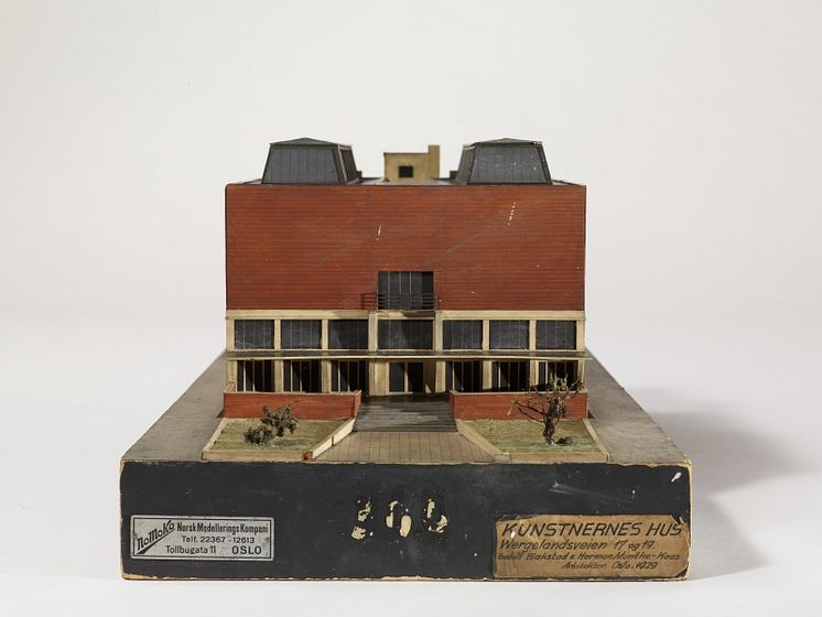 Byggekunst. Blakstad og Munthe-Kaas, Kunstnernes hus, 1929–32