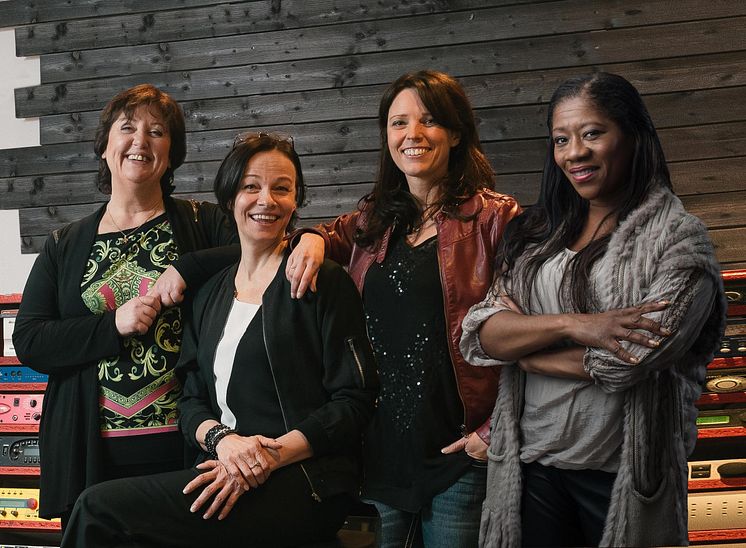Edith Piaf 100 år: Anna Bromee, Babben Larsson,  Gladys del Pilar & Kajsa Ernst släpper album med unika Piaf-sånger på svenska!