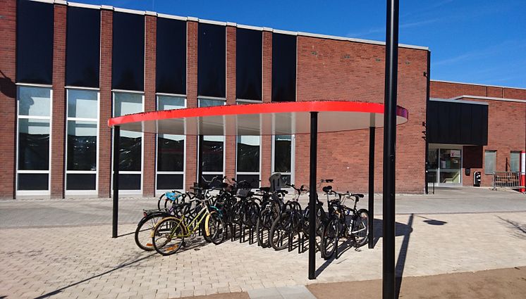 Palette Plaza med cykelställ Arc och sedumtak, Oskarshamn