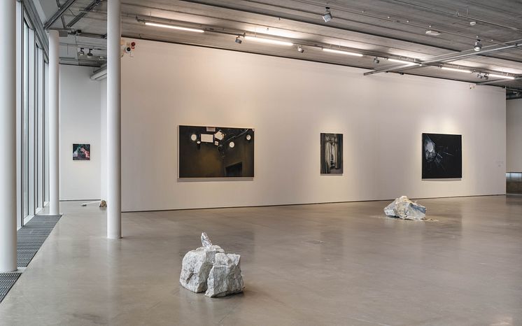 Sara Ekholm Eriksson och Simon Wadsted, installationsvy Bonniers Konsthall, 2022, Stockholm.