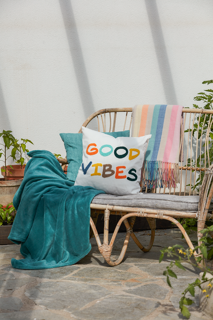 870431-10_1 Cushion cover Good vibes 7318161533842.png