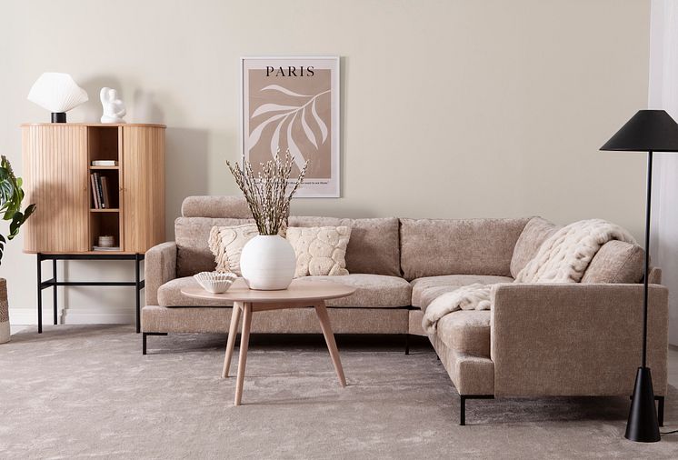 London hörnsoffa djup tyg alis 320 beige miljö 2023