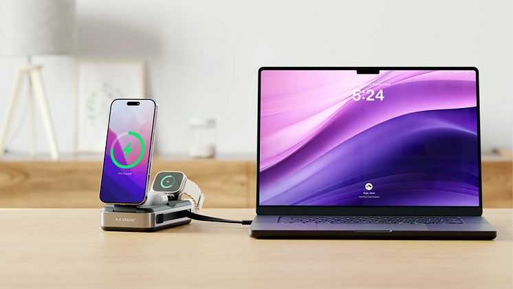 Roam_PowerBank_Lifestyle_WoodenDeskSetupFront_Right_3Qtr_16X9.jpg