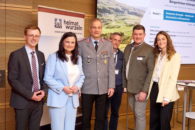 v.l.n.r. Florian Wagner, Gitta Connemann, Oberst i.G. Stefan Frankenberger, Michael Knape, Korbinian Rausch, Laura Philipps_Credit Frank Nürnberger.jpg