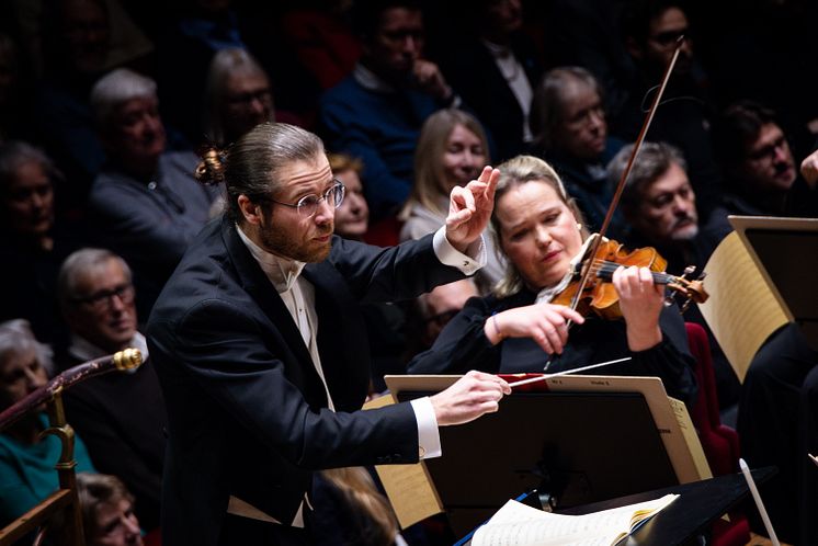 Magnus Fryklund och Alexandra Dariescu 