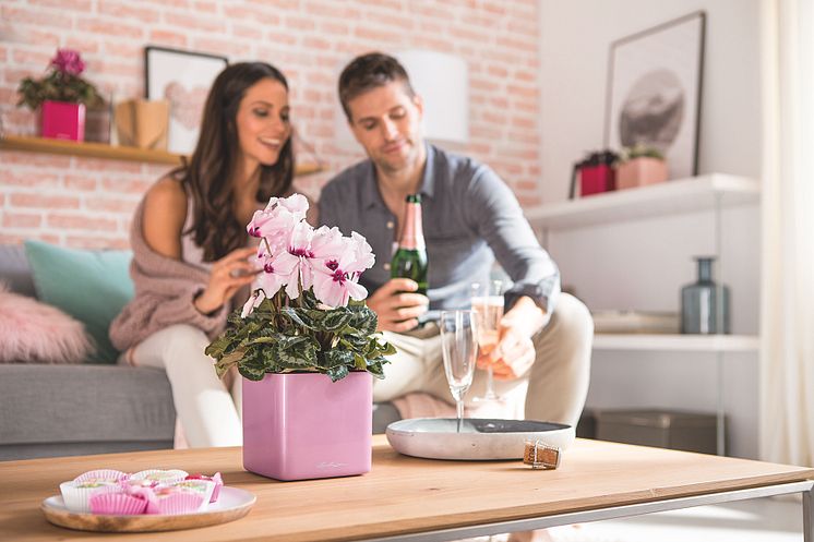 Tischdeko und Geschenk in einem: CUBE Glossy „Kiss“
