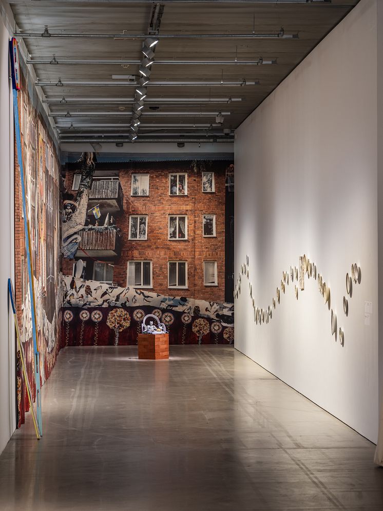 Valeria Montti Colque, installationsvy Cosmonación – Modersberget, Bonniers Konsthall, 2025