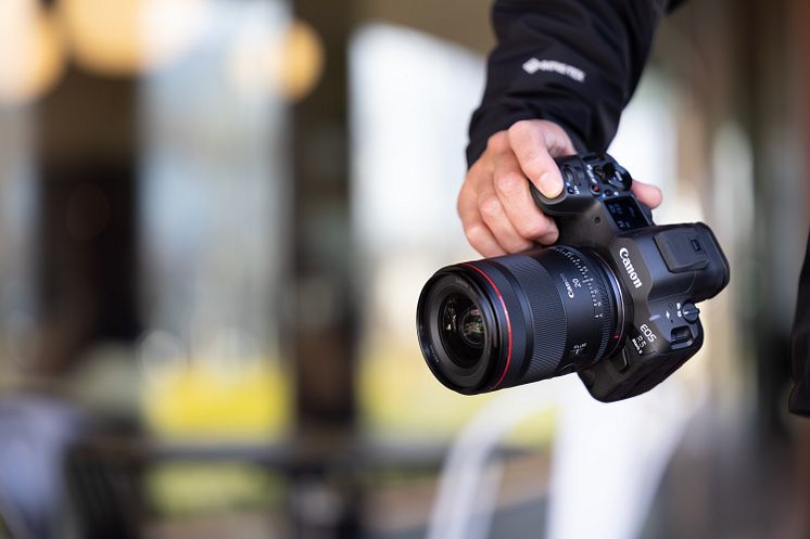 Canon RF20mmF1_4LVCM_LifeStyle_CINC_R62_2396EC[1].jpg