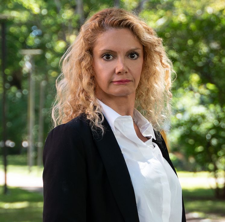 Tala Raha, chef marknad och kommunikation närbild 2.jpg