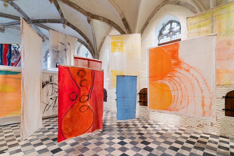 Vivian Suter, Worm in a Water Glass, Vleeshal Center for Contemporary Art, 2023. Photo: Gunnar Meier