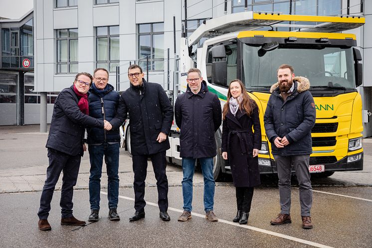 v.l.: A. Hornig (Vertrieb u. Service, Scania), C. Schmid (Verkauf, Scania), A. Picco (CSO, ARS Altmann), W. Ketterle (COO, ARS Altmann), J. Krol (Geschäftsführerin AFT H. Altmann Fahrzeugtransporte GmbH), T. Freyer (Produktmanager, Scania)