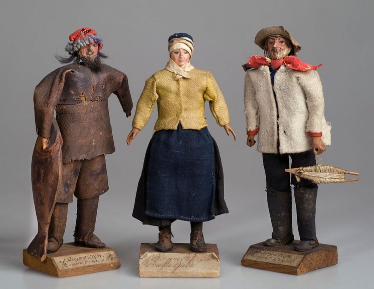 Tre av Garnaas originale figurer. Universitetsmuseet i Bergen.
