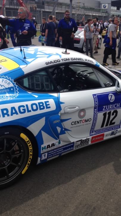 Puraglobe Porsche takes position.
