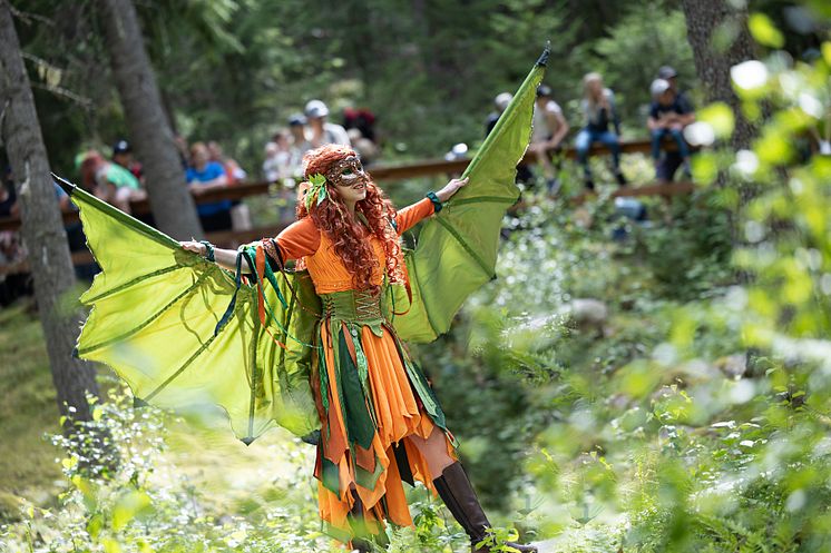 drakälvan tar hjälp av alla barn