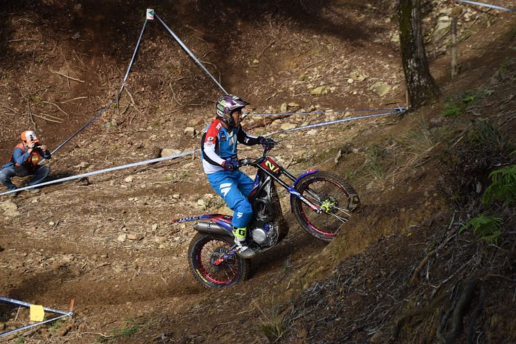 2020110907_009xx_JTR_Rd4_野崎選手