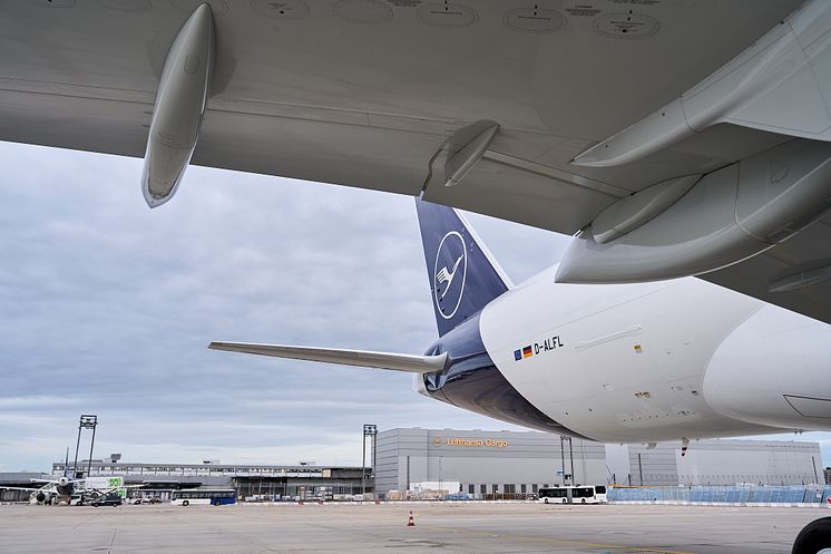 B777_LufthansaCargo.jpg