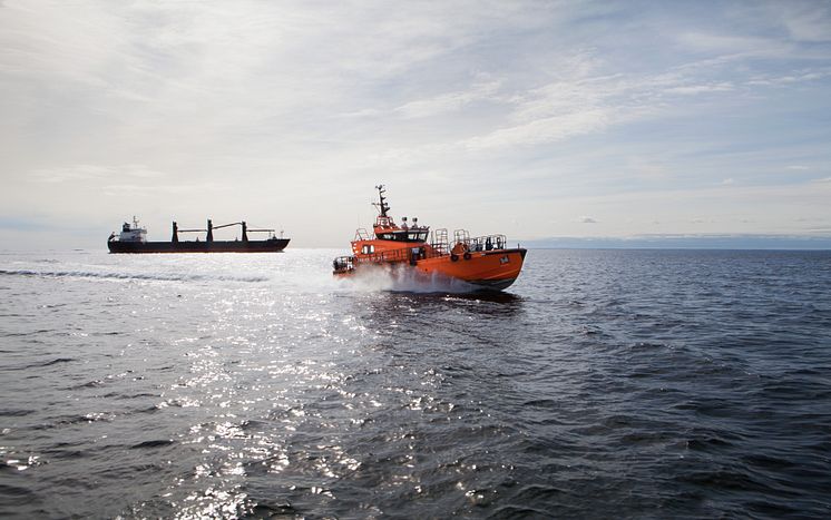 Lotsenboot, angetrieben von zwei Scania 16-Liter-Marinemotoren, V8