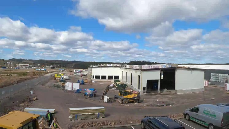 Nopeutettuna Arom-dekorin rakennusprojekti filmin muodossa 51:ssä sekunnissa näet uuden kiinteistön joka on valmis ja suuruudeltaan 3500m2.