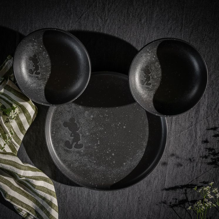 Fyrklövern Mickey Mouse Midnight stengodsservis - tallrik 28 cm, skål 16 cm