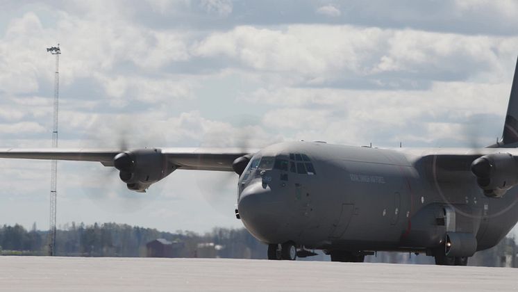 Aurora 23: Personal från Finlands flygvapen anländer till F 7, Såtenäs 