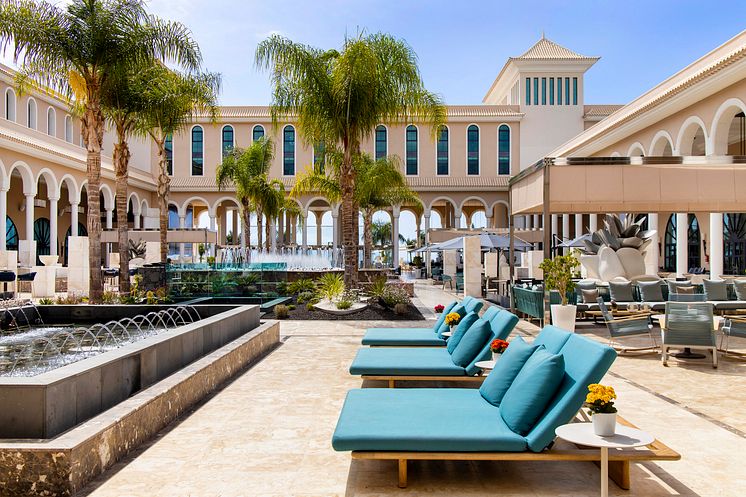 032GranMeliaPalacioDeIsora-Plaza_Atlantica